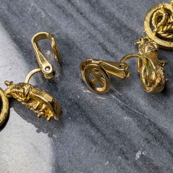 Trifari Textured Rope Openwork Dangle Gold Tone Clip On Earrings - Picture 7 of 9